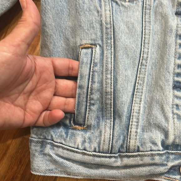 Gap Kids Icon Denim Jacket in Light Wash - Size Large - Picture 7 of 11